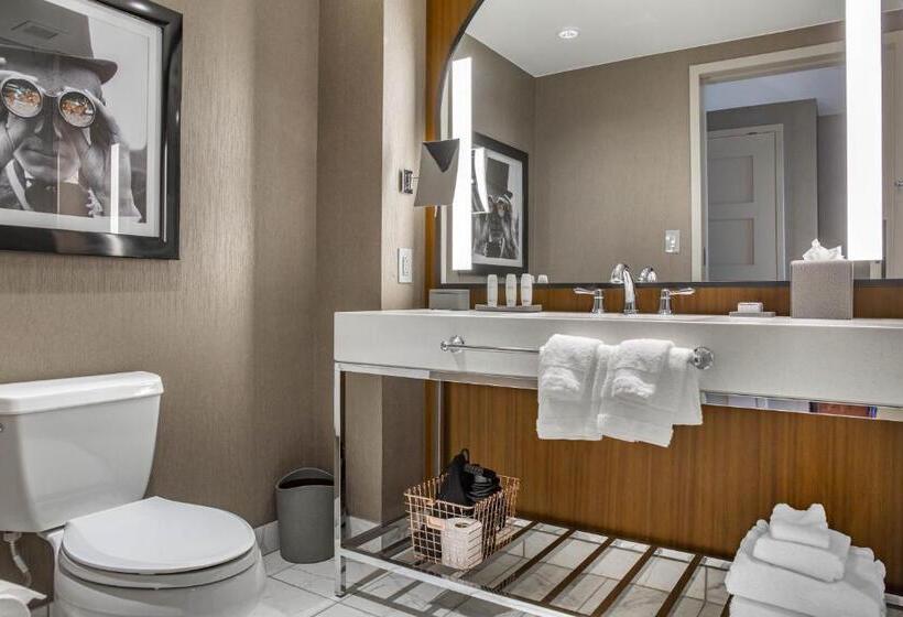 اتاق لوکس با تخت بزرگ, Omni Louisville