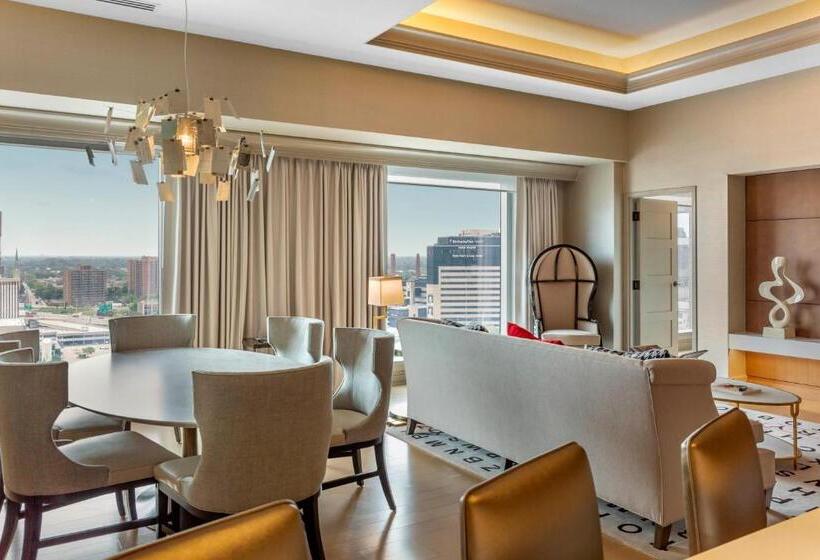 מיטת קינג בסוויטה, Omni Louisville