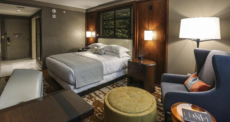 חדר דחוקס עם מיטת קינג, Omni Louisville