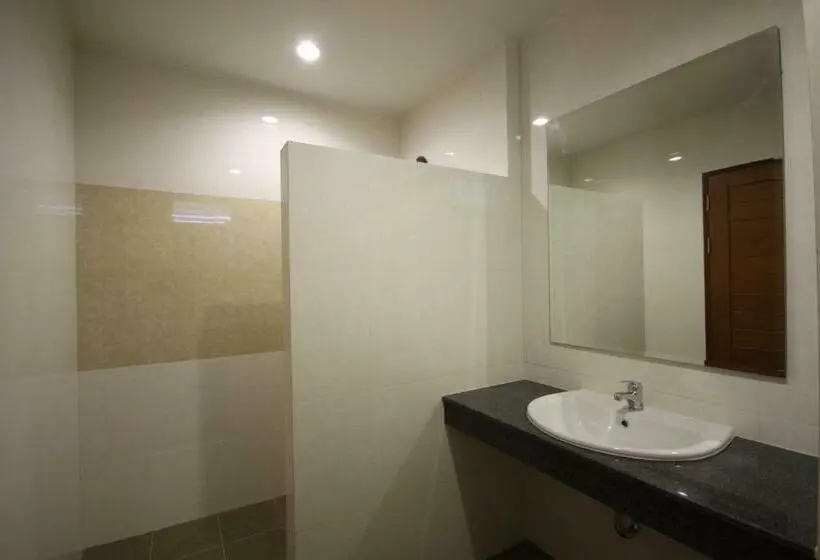 プールの見えるデラックスルーム, Paragon Suites Resort