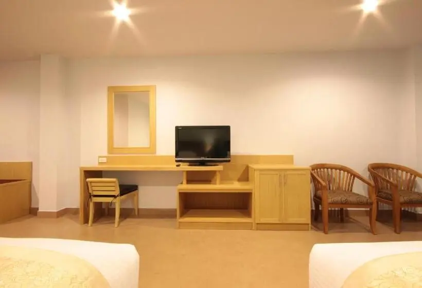 プールの見えるデラックスルーム, Paragon Suites Resort