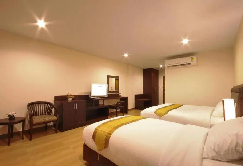 デラックストリプルルーム, Paragon Suites Resort