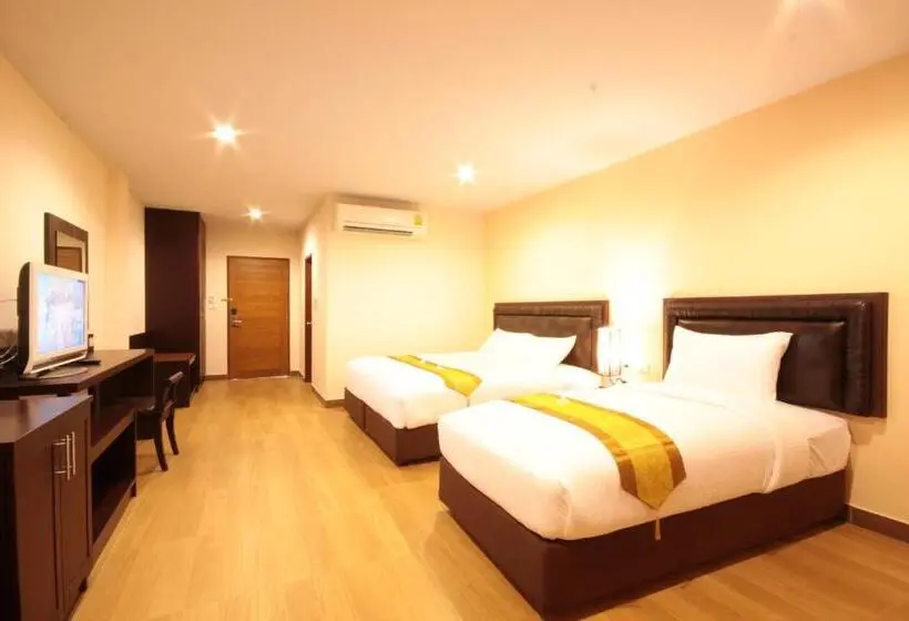 プールの見えるスタンダードトリプルルーム, Paragon Suites Resort