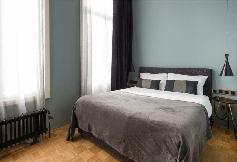 اتاق لوکس, Quentin Zoo