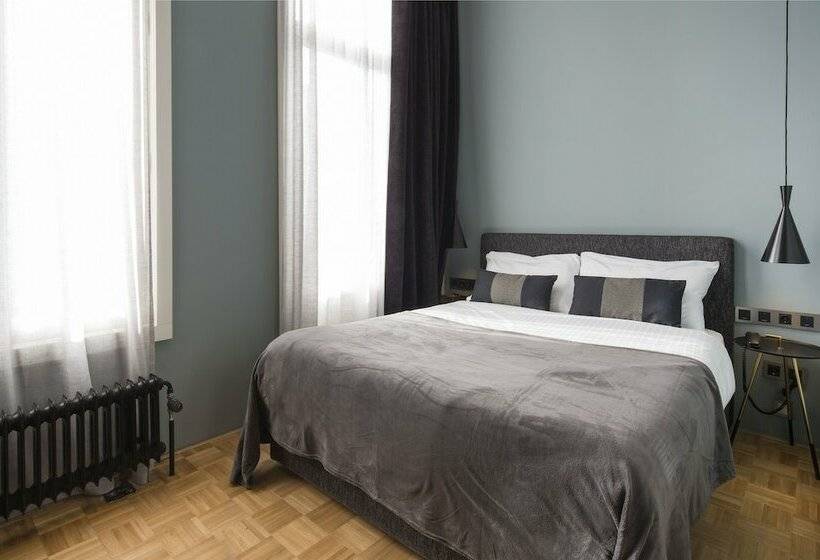 اتاق لوکس, Quentin Zoo