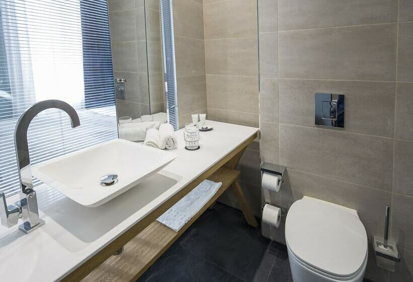 اتاق لوکس, Quentin Zoo