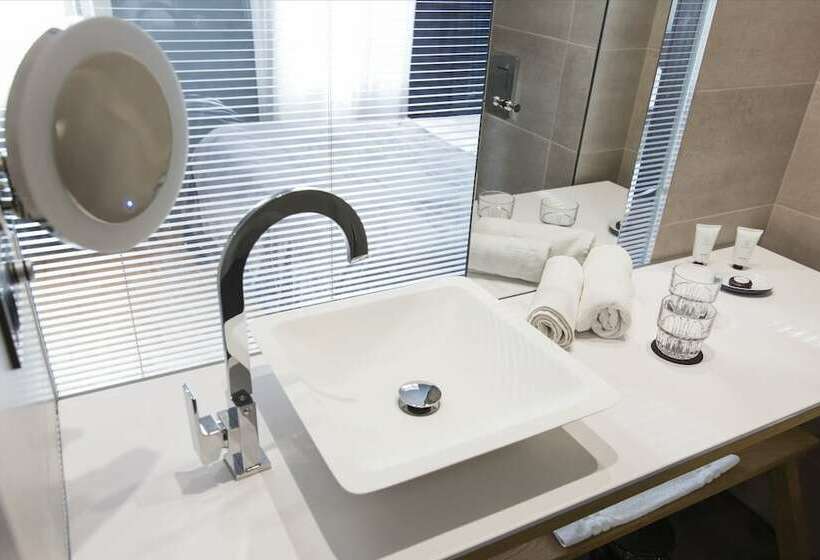 Quarto Deluxe, Quentin Zoo
