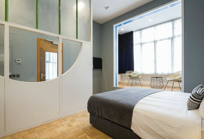 اتاق استاندارد چهار تخته, Quentin Zoo