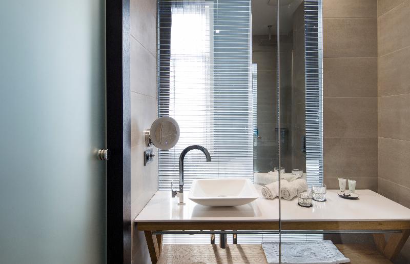 اتاق لوکس, Quentin Zoo