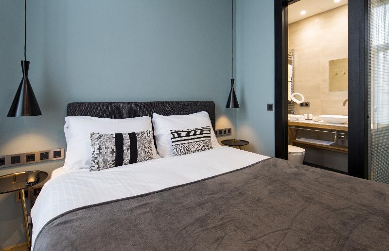 Quarto Deluxe, Quentin Zoo
