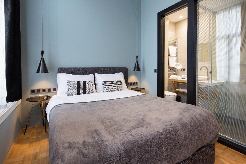 Quarto Deluxe, Quentin Zoo