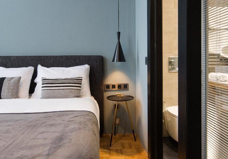 اتاق لوکس, Quentin Zoo