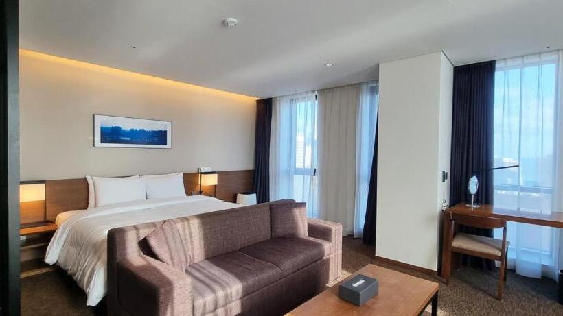 스위트 킹사이즈 침대, Ramada Encore By Wyndham Haeundae