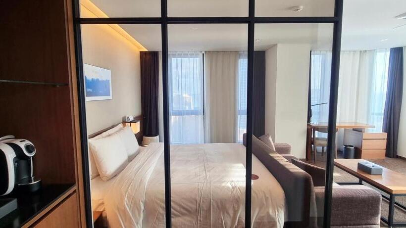 Люкс Кровать Кинг, Ramada Encore By Wyndham Haeundae