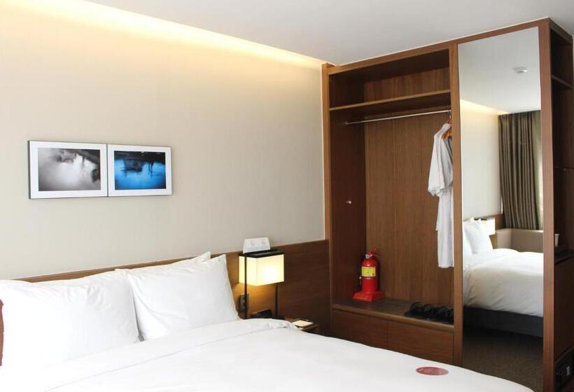 غرفة قياسية سرير ملكى لذوى الإحتياجات الخاصة, Ramada Encore By Wyndham Haeundae