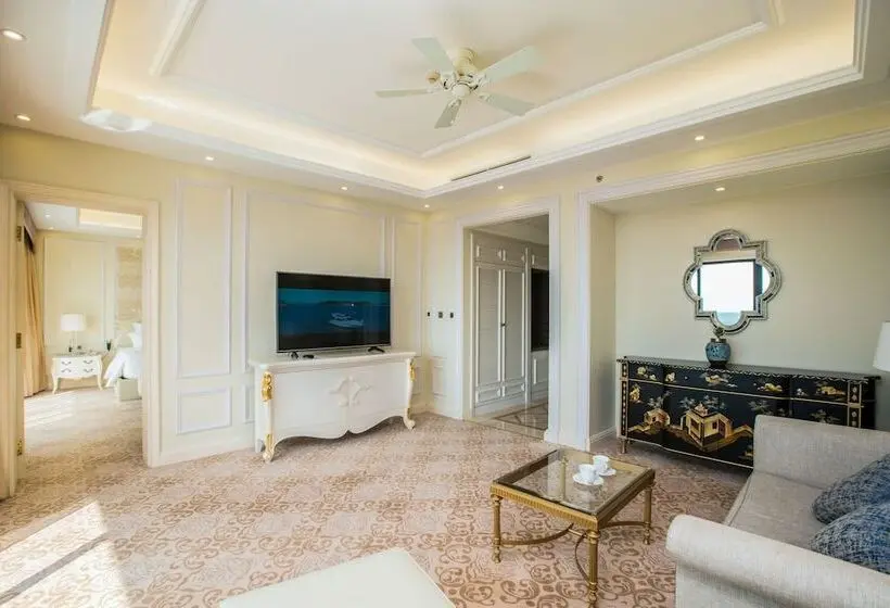 سوئیت اجرایی با چشم‌انداز دریا, Wyndham Grand Phu Quoc