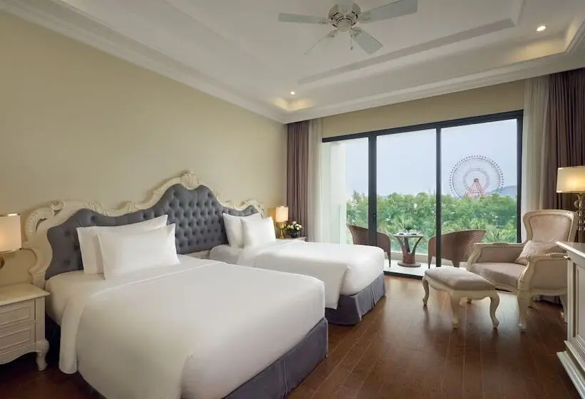 Deluxe Room King Size Bed