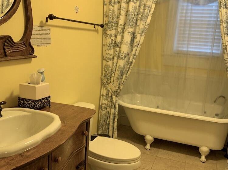 스위트, Bama Bed & Breakfast Campus