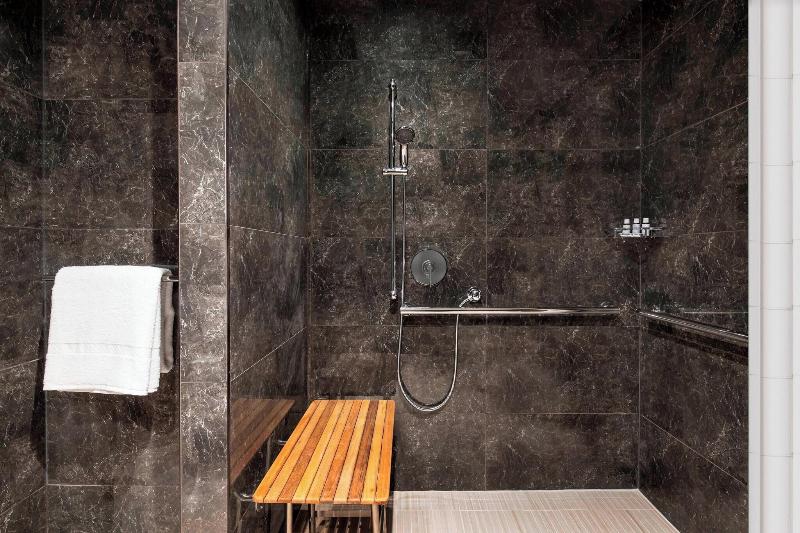 带大床的标准间, Ac Hotel By Marriott New York Downtown