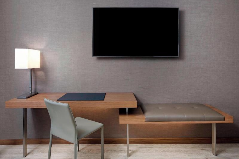 带大床的标准间, Ac Hotel By Marriott New York Downtown