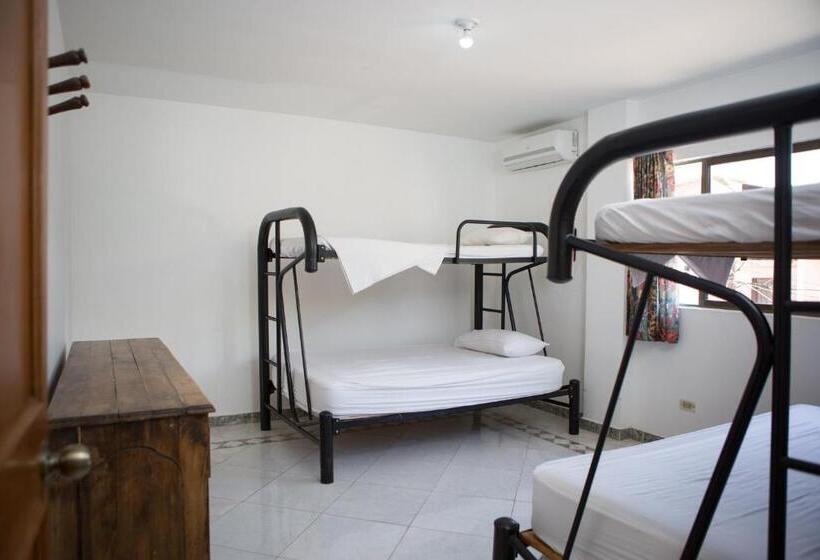 חדר משפחתי, Anamichu Suites