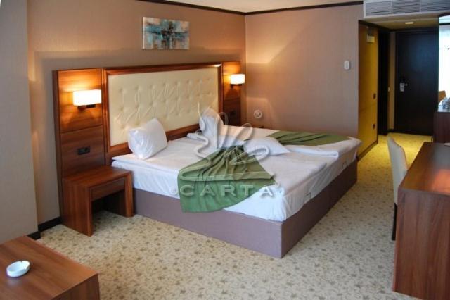 غرفة قياسية مزوَّدة بشُرفة, Hart