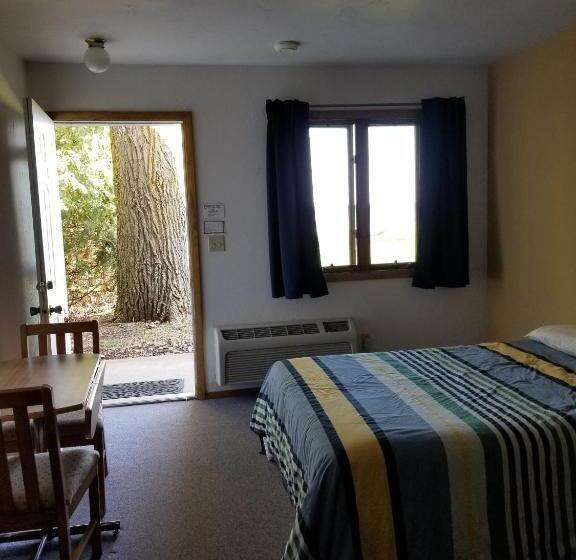 标准间带湖景, Square Rigger Lodge