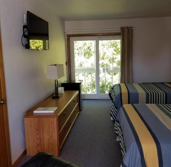 经济房, Square Rigger Lodge