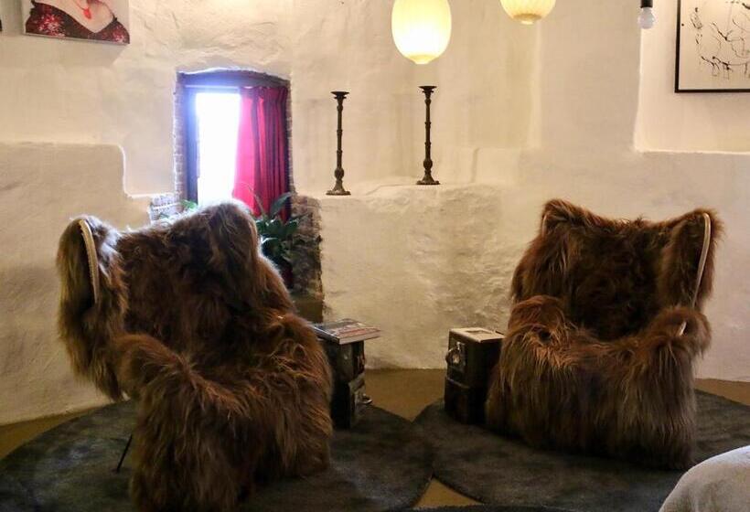 豪华套房, De Pelsertoren