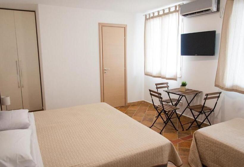 اتاق استاندارد سه نفره, Guest House Del Lido