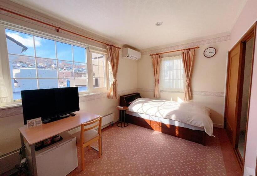 חדר סטנדרט לשלושה, Otarunishikien