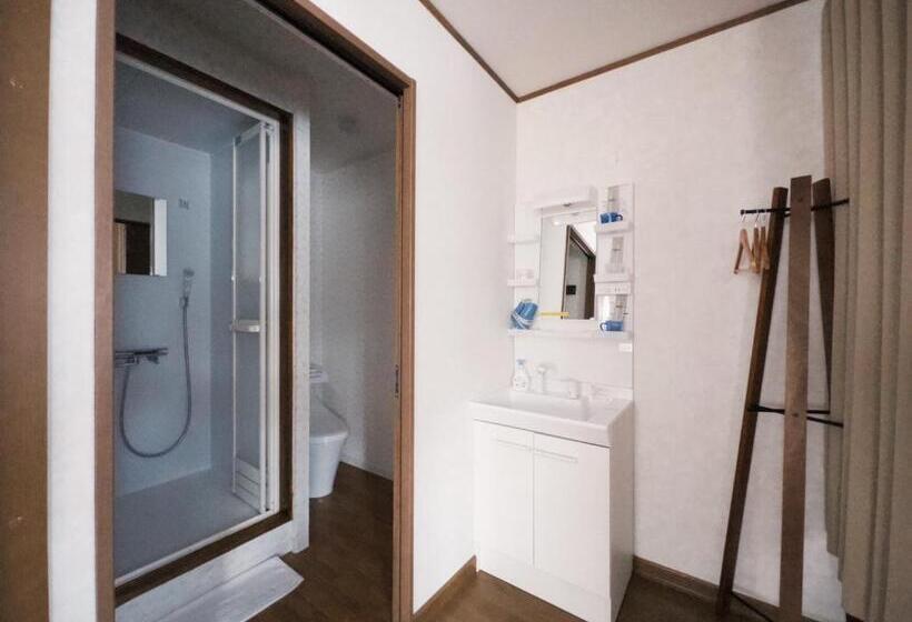 חדר קלאסי לשלושה, Otarunishikien