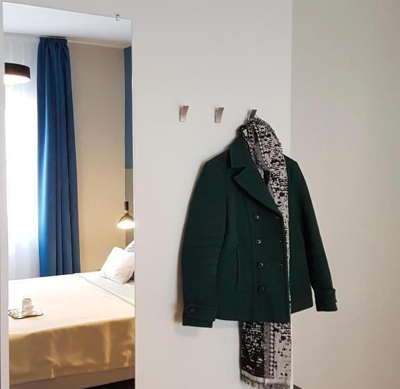 豪华房间, Ditlin