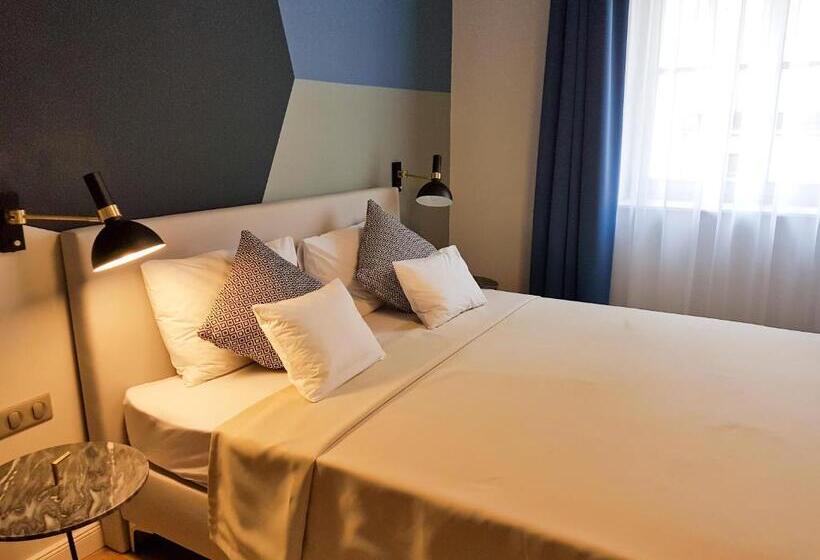 豪华房间, Ditlin