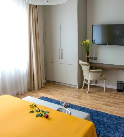 豪华房间, Ditlin