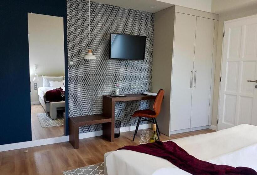 高级大房间, Ditlin