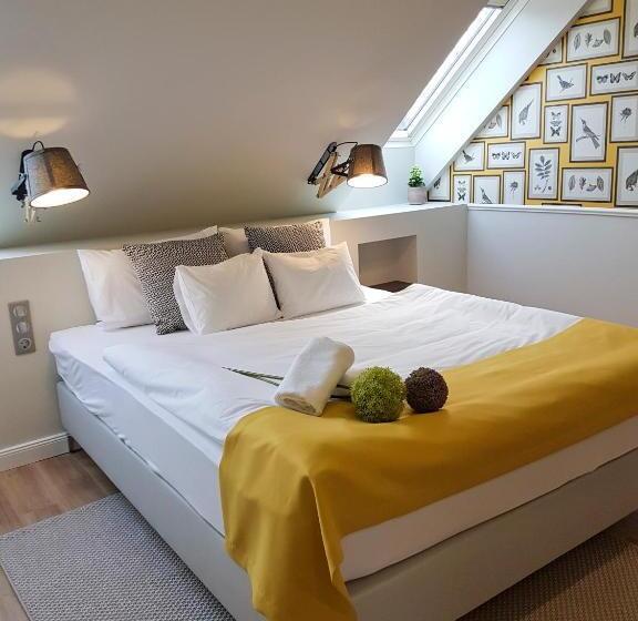 高级大房间, Ditlin