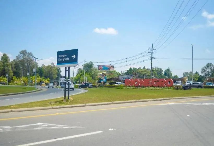 اتاق استاندارد سه نفره, Llanogrande Airport By Bernalo Hotels