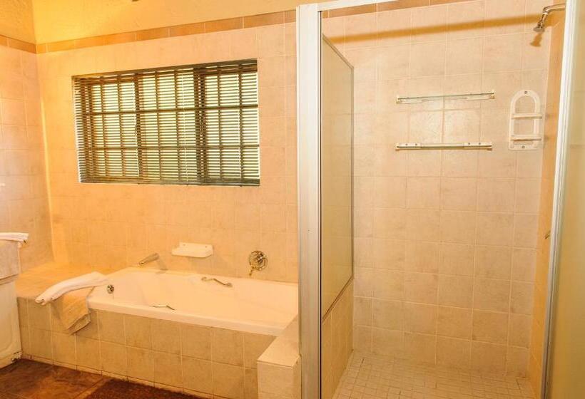 디럭스 패밀리 룸, Safari Club Guest Lodge Or Tambo International Airport