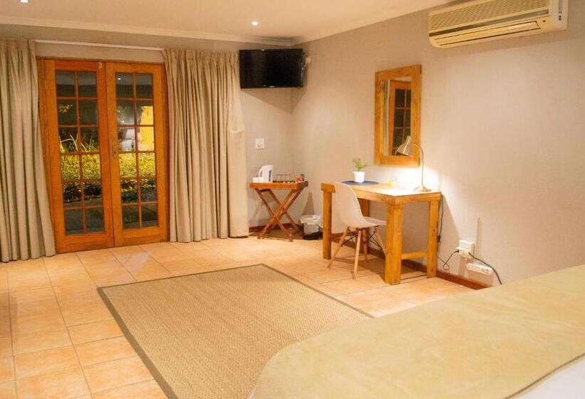 스탠다드 트리플 룸 가든 전망, Safari Club Guest Lodge Or Tambo International Airport