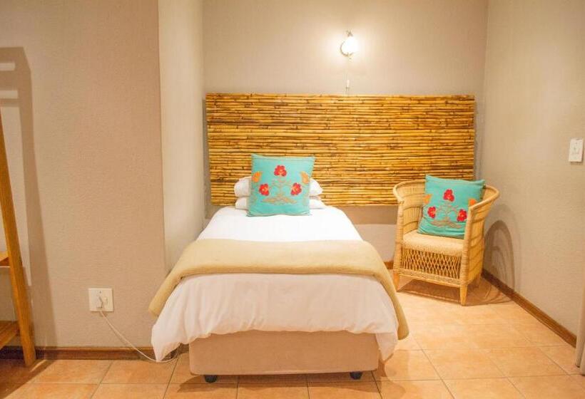 스탠다드 트리플 룸 가든 전망, Safari Club Guest Lodge Or Tambo International Airport