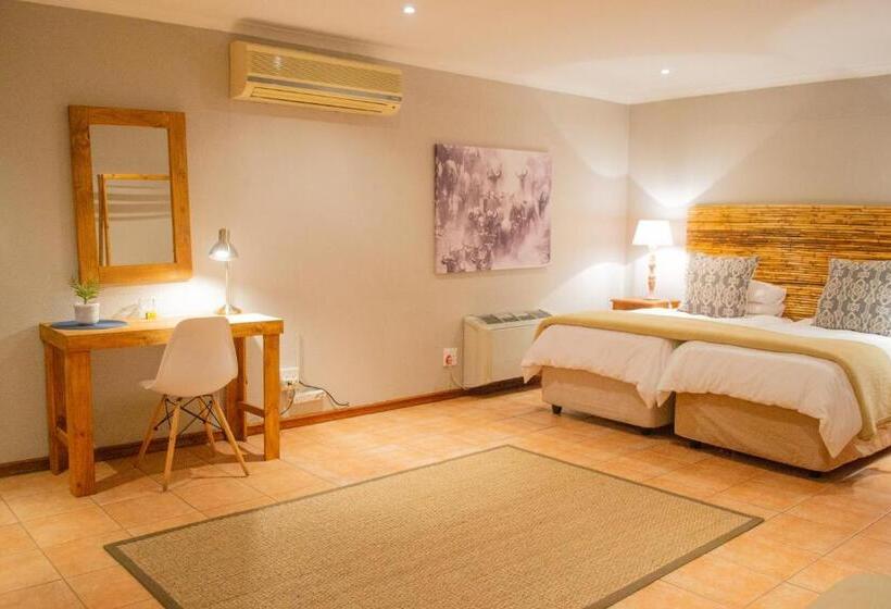 스탠다드 트리플 룸 가든 전망, Safari Club Guest Lodge Or Tambo International Airport