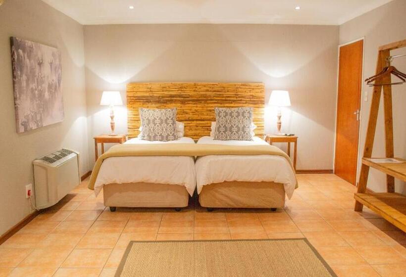 스탠다드 트리플 룸 가든 전망, Safari Club Guest Lodge Or Tambo International Airport