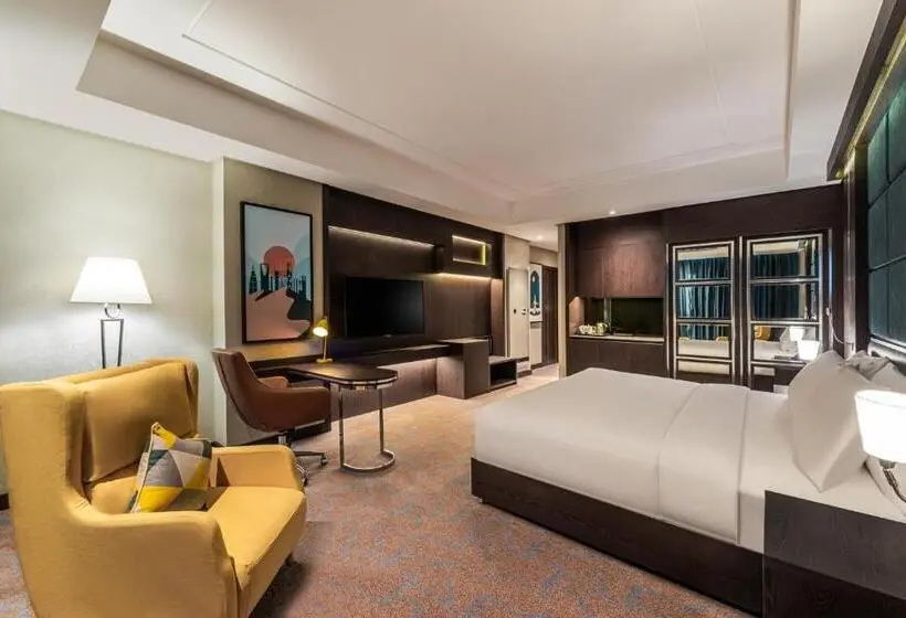 キングサイズベッドのスイートルーム, Holiday Inn Riyadh Ai Malaz, An Ihg