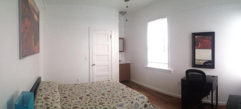 غرفة قياسية حمام مشترك, Cable Car