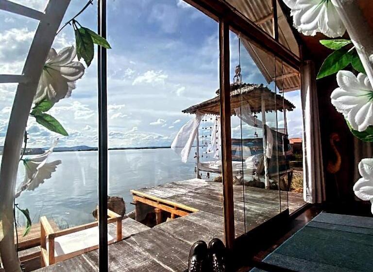 اتاق استاندارد با چشم‌انداز دریاچه, Uros Lake Titicaca Lodge