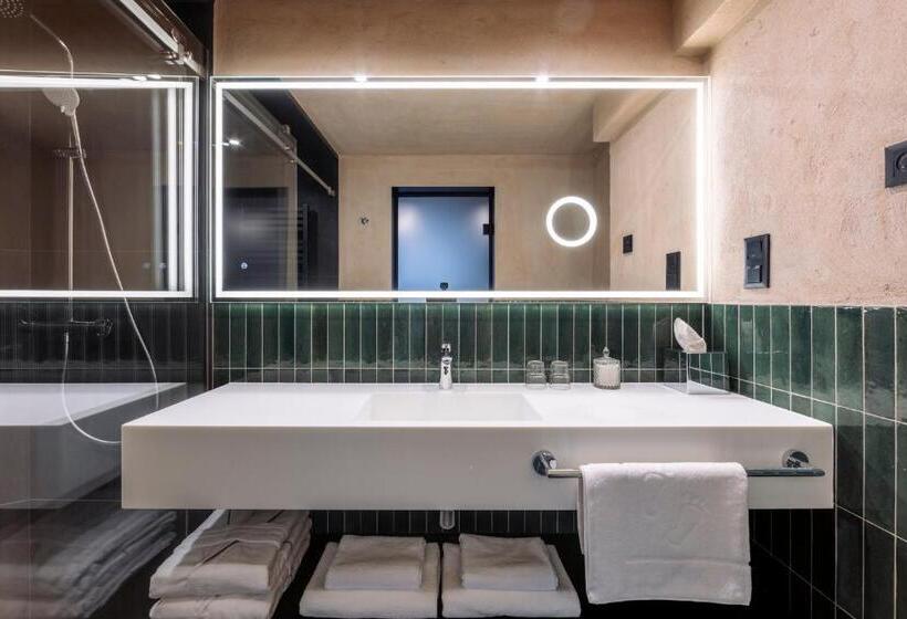 סטודיו סטנדרט עם מרפסת, Nomadic Urban Premium Suites