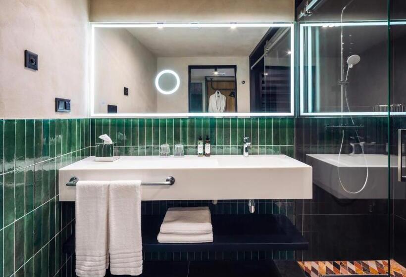 סטודיו סטנדרט עם מרפסת, Nomadic Urban Premium Suites