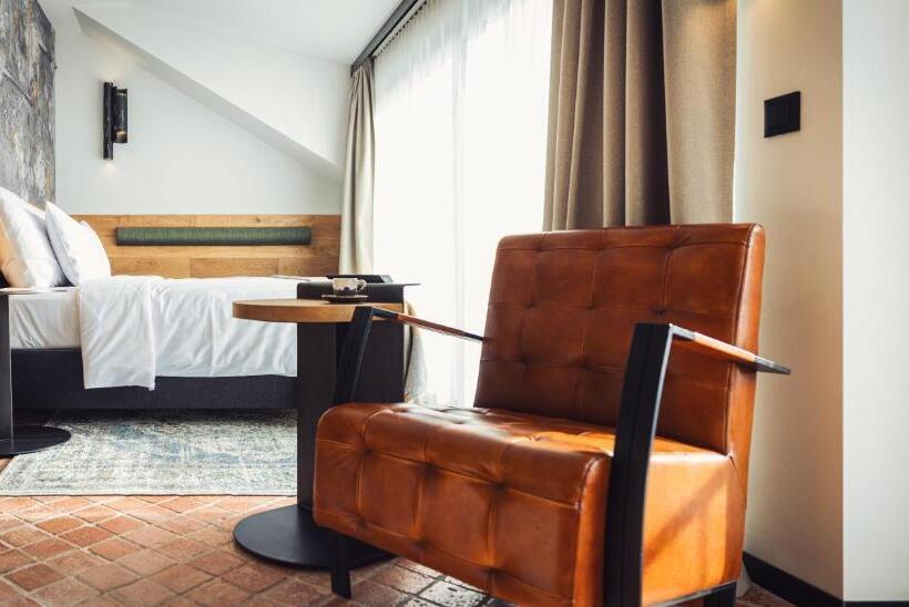 סטודיו סטנדרט עם מרפסת, Nomadic Urban Premium Suites