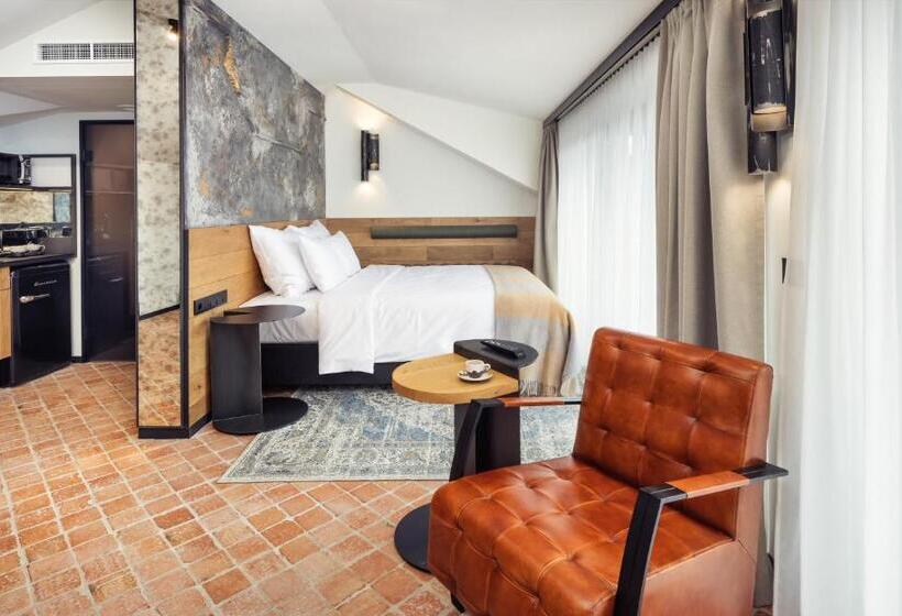 סטודיו סטנדרט עם מרפסת, Nomadic Urban Premium Suites